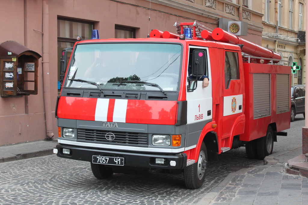 Львовская область, № 7057 Ч1 — Tata LPT613