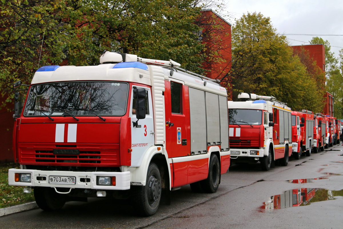 Санкт-Петербург, № В 703 АВ 178 — КамАЗ-43253-A3(96)