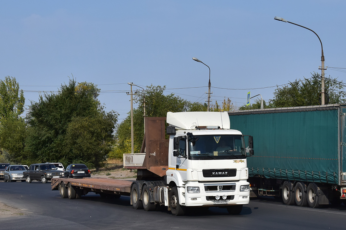 Астраханская область, № Е 444 КК 30 — КамАЗ-65206-T5(68)