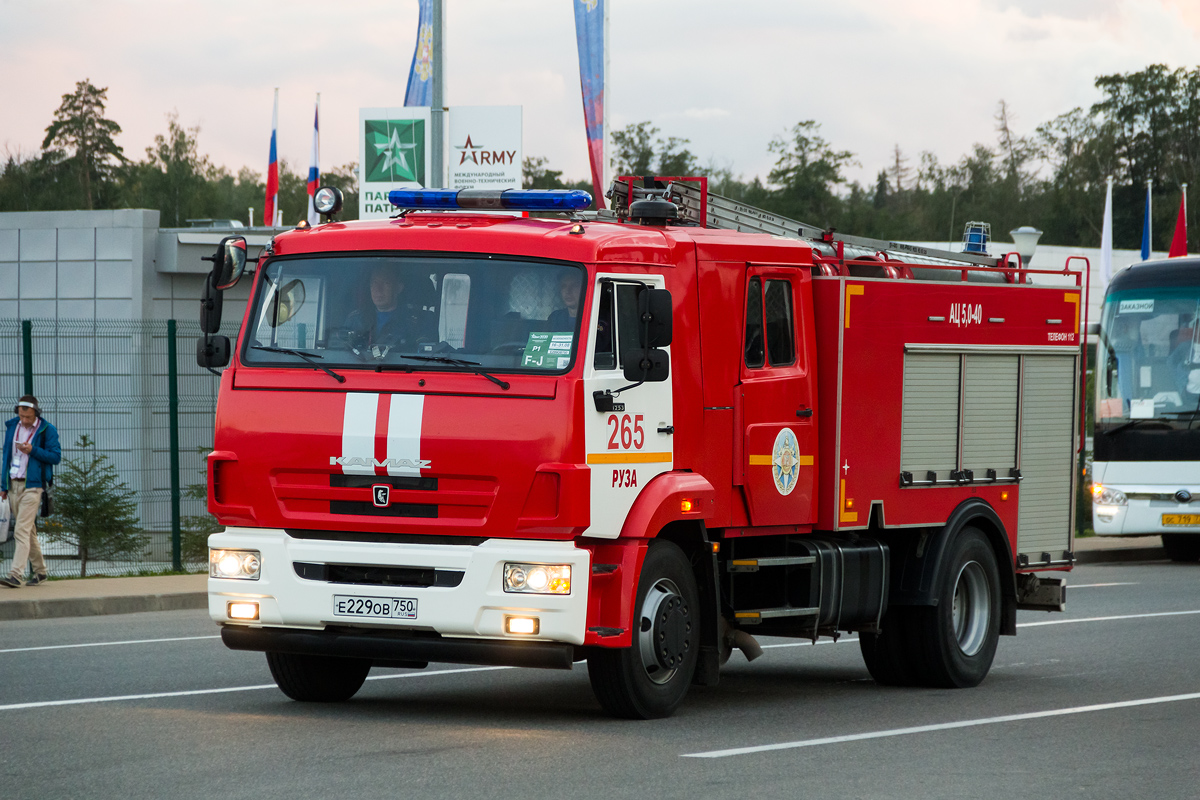Московская область, № Е 229 ОВ 750 — КамАЗ-43253-R4(28)