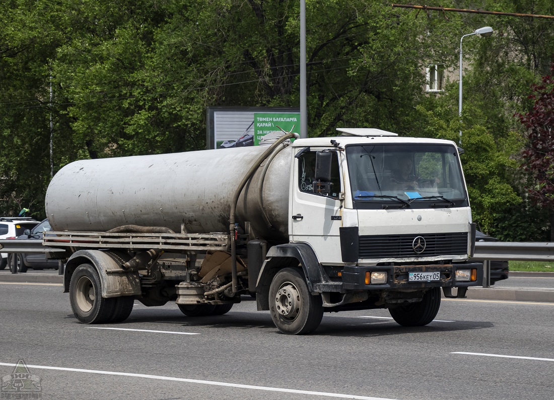 Алматинская область, № 956 KEY 05 — Mercedes-Benz LK 1524