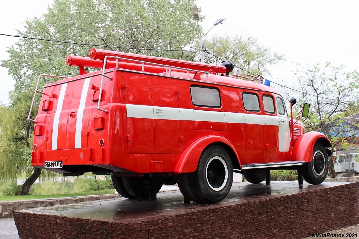 Краснодарский край, № Е 1372 ЦП — ЗИЛ-164; Краснодарский край — Автомобили на постаментах; Техника на постаментах, памятники (Краснодарский край)
