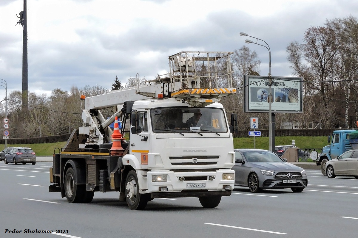 Москва, № Е 442 ХК 777 — КамАЗ-43253-R4(28)