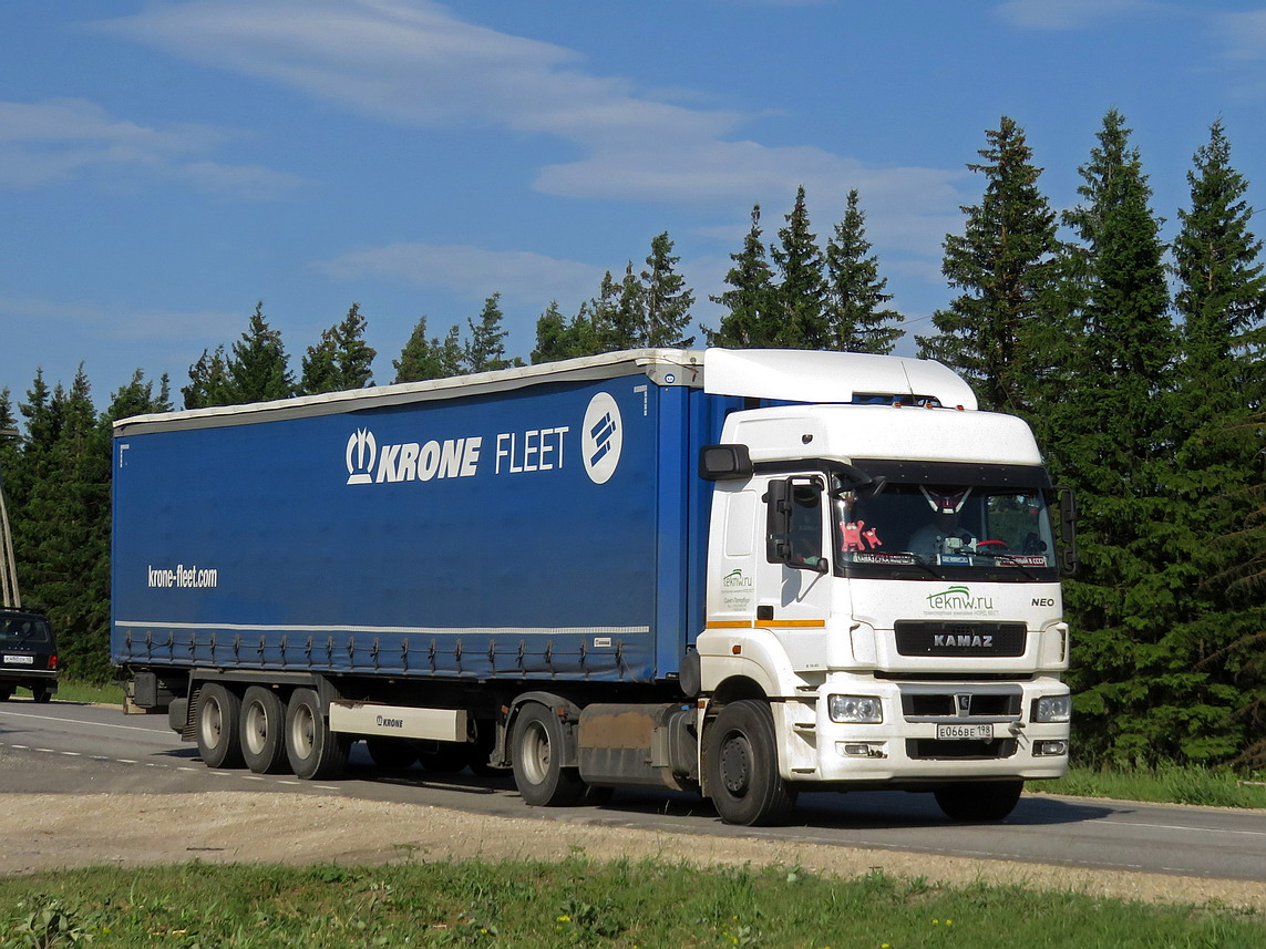 Санкт-Петербург, № Е 066 ВЕ 198 — КамАЗ-5490-DC(87)