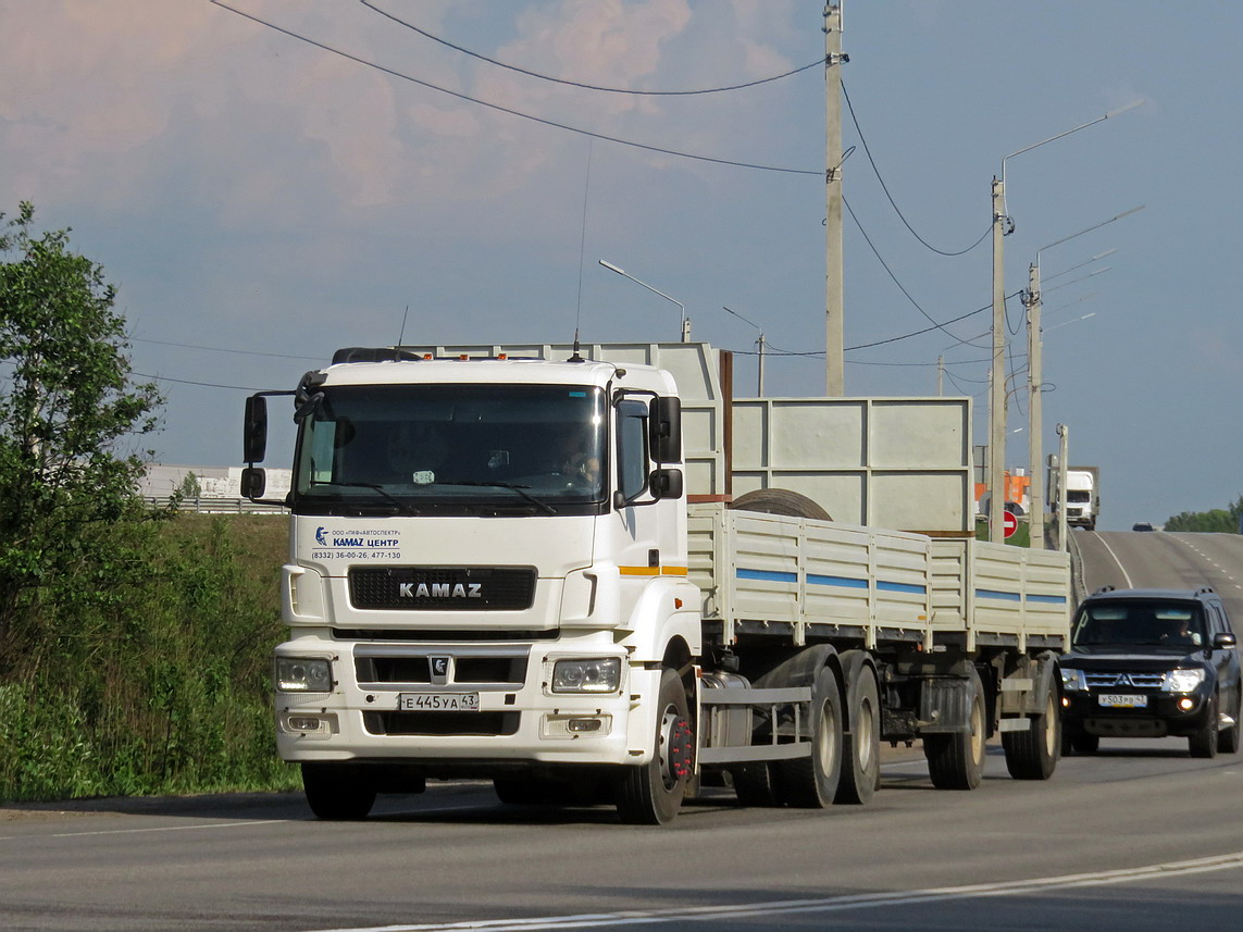 Кировская область, № Е 445 УА 43 — КамАЗ-65207-S5(87)