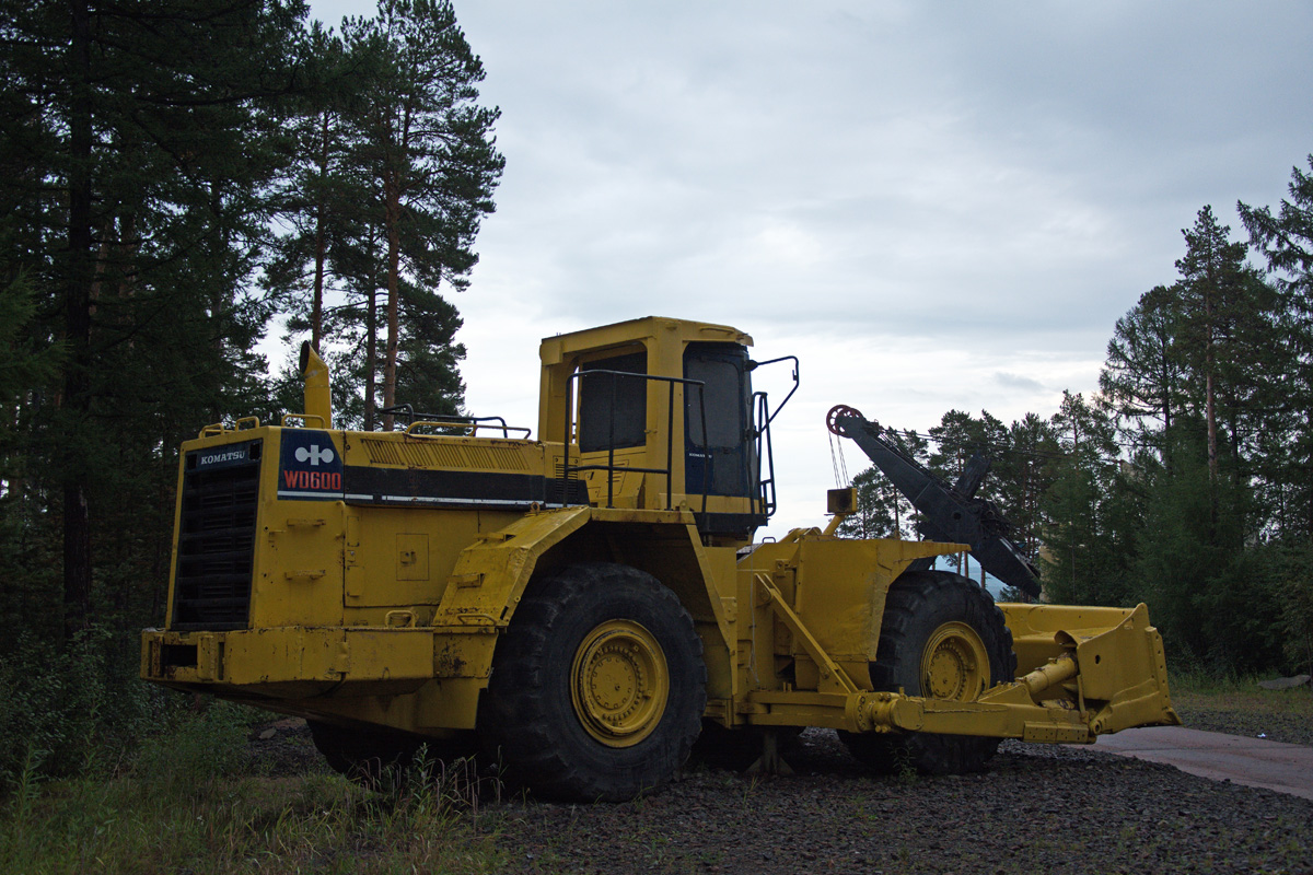 Саха (Якутия), № (14) Б/Н СТ 0007 — Komatsu (общая модель); Техника на постаментах, памятники (Саха (Якутия)); Транспортные средства без номеров (Саха (Якутия))