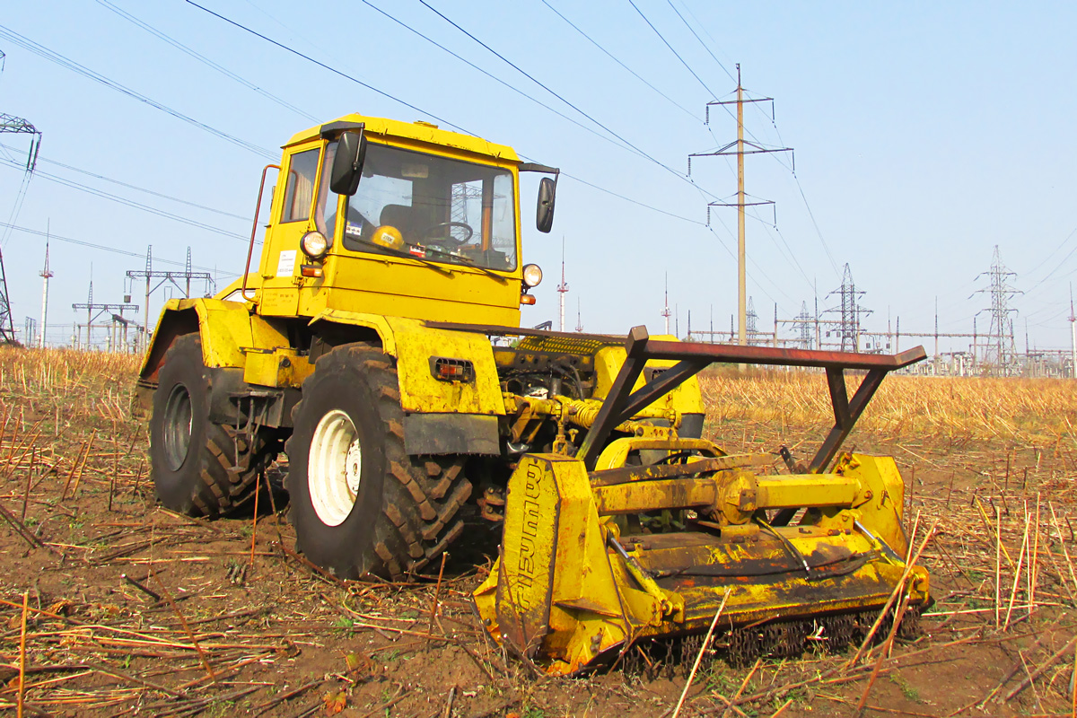Днепропетровская область, № Т 04698 АЕ — ХТА-220 "Слобожанец"