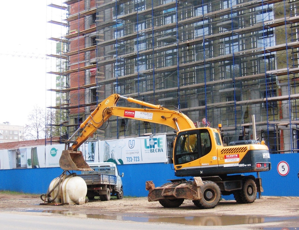 Удмуртия, № (18) Б/Н СТ 0045 — Hyundai R180W