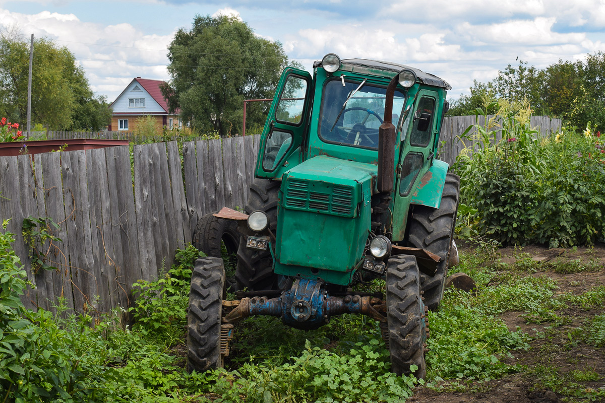 Алтайский край, № (22) Б/Н СТ 0605 — Т-40АМ; Алтайский край — Спецтехника с нечитаемыми на фото номерами