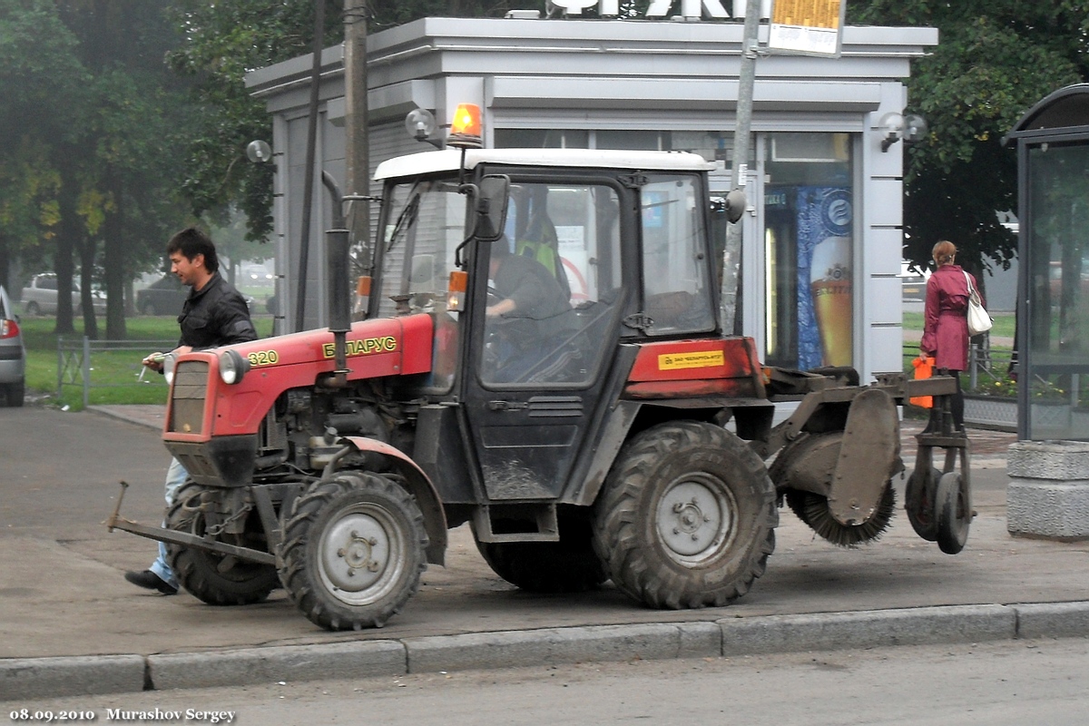 Санкт-Петербург, № (78) Б/Н СТ 0037 — Беларус-320; Санкт-Петербург — Спецтехника с нечитаемыми на фото номерами