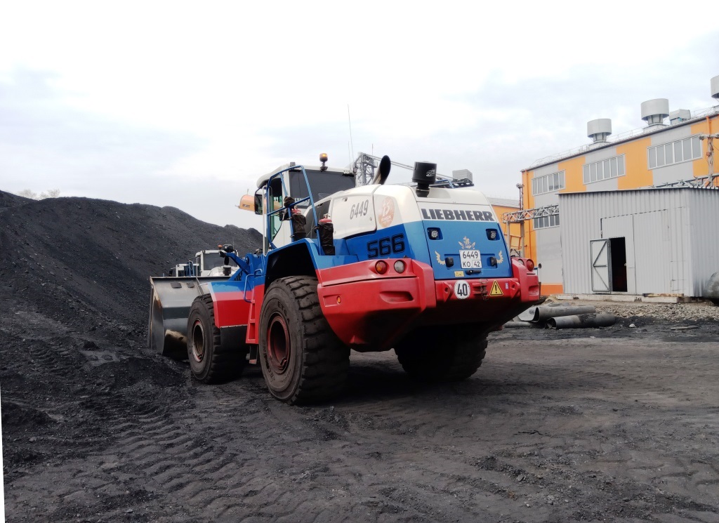 Кемеровская область, № 6449 КО 42 — Liebherr L 566