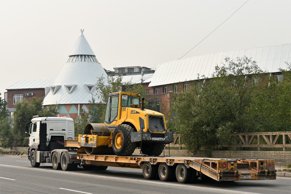 Саха (Якутия), № АВ 7907 14 —  Прочие модели; Саха (Якутия), № 7585 РМ 14 — Shantui SR (общая модель)