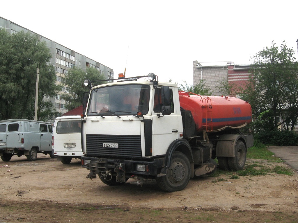 Тверская область, № Е 827 СУ 69 — МАЗ-5337A2