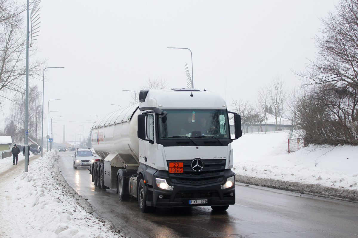 Литва, № LYL 676 — Mercedes-Benz Actros ('2018) 1843