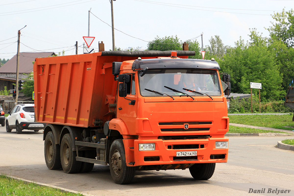 Кировская область, № Х 742 ТА 43 — КамАЗ-6520-K4(29)