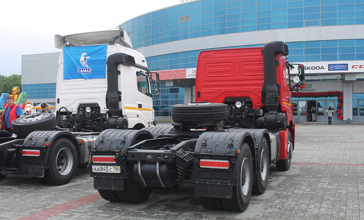 Челябинская область, № АА 845 С 16 — КамАЗ-65806-T5(68); Челябинская область — Выставки и автосалоны