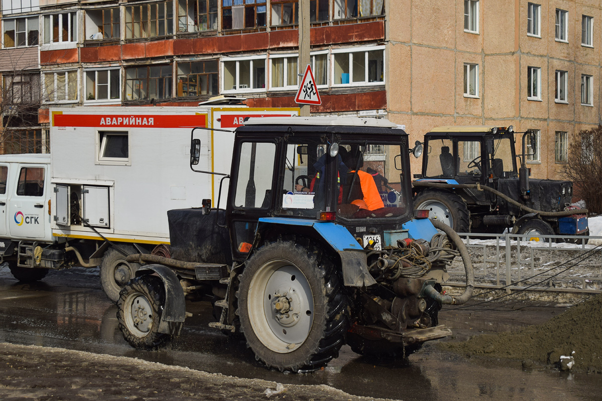 Алтайский край, № 1266 ?? 22 — Беларус-82.1; Алтайский край — Спецтехника с нечитаемыми на фото номерами