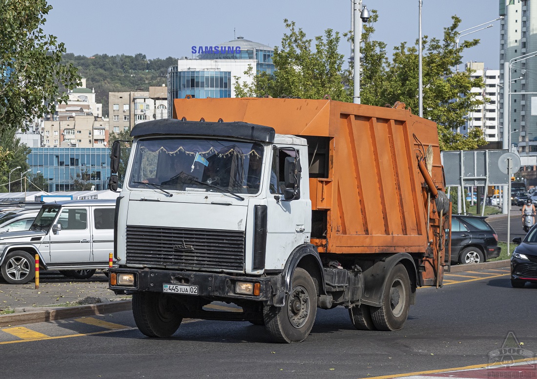 Алматы, № 445 IUA 02 — МАЗ-53371