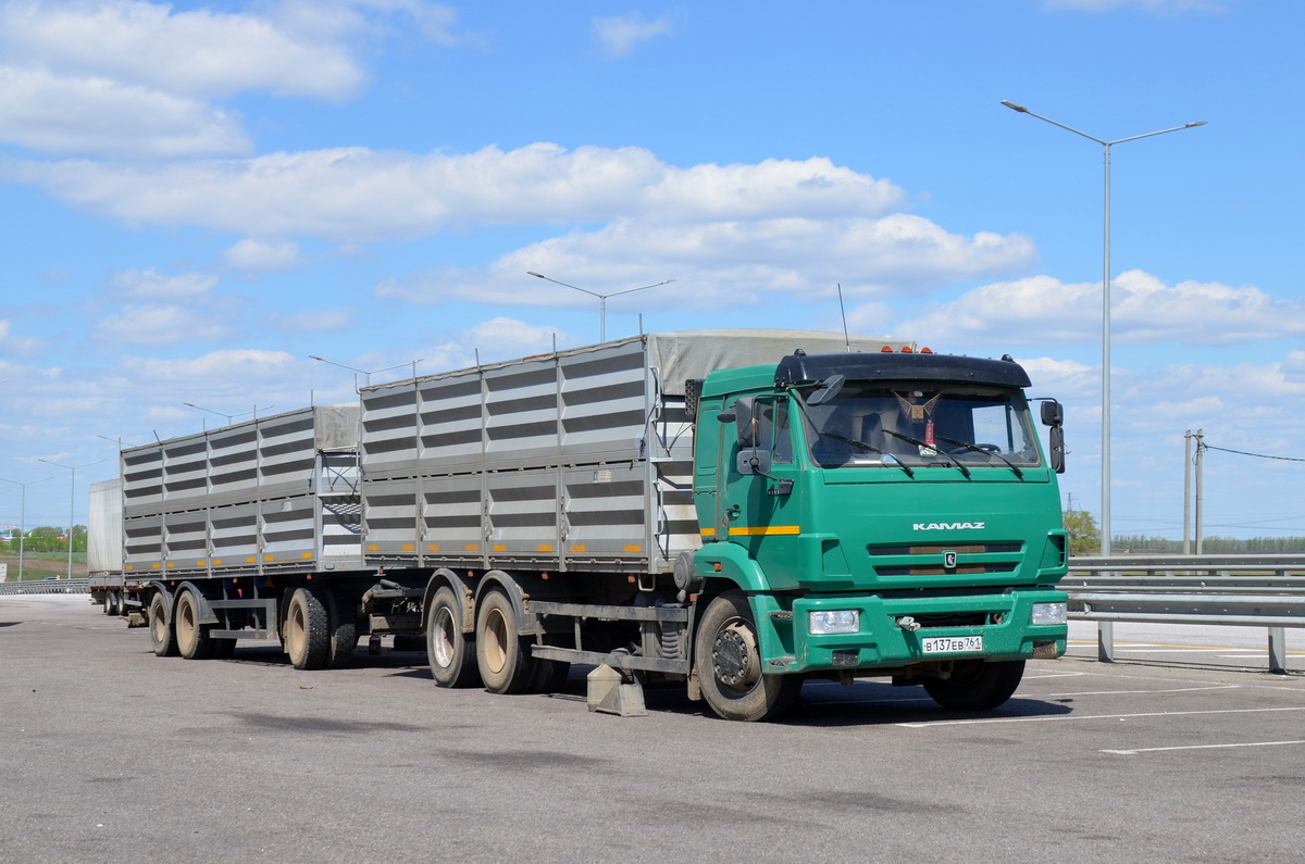 Ростовская область, № В 137 ЕВ 761 — КамАЗ-65115-50