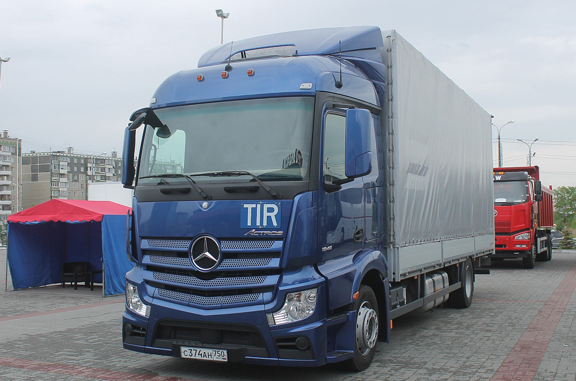 Татарстан, № С 374 АН 750 — Mercedes-Benz Actros ('2011) 1845; Челябинская область — Выставки и автосалоны