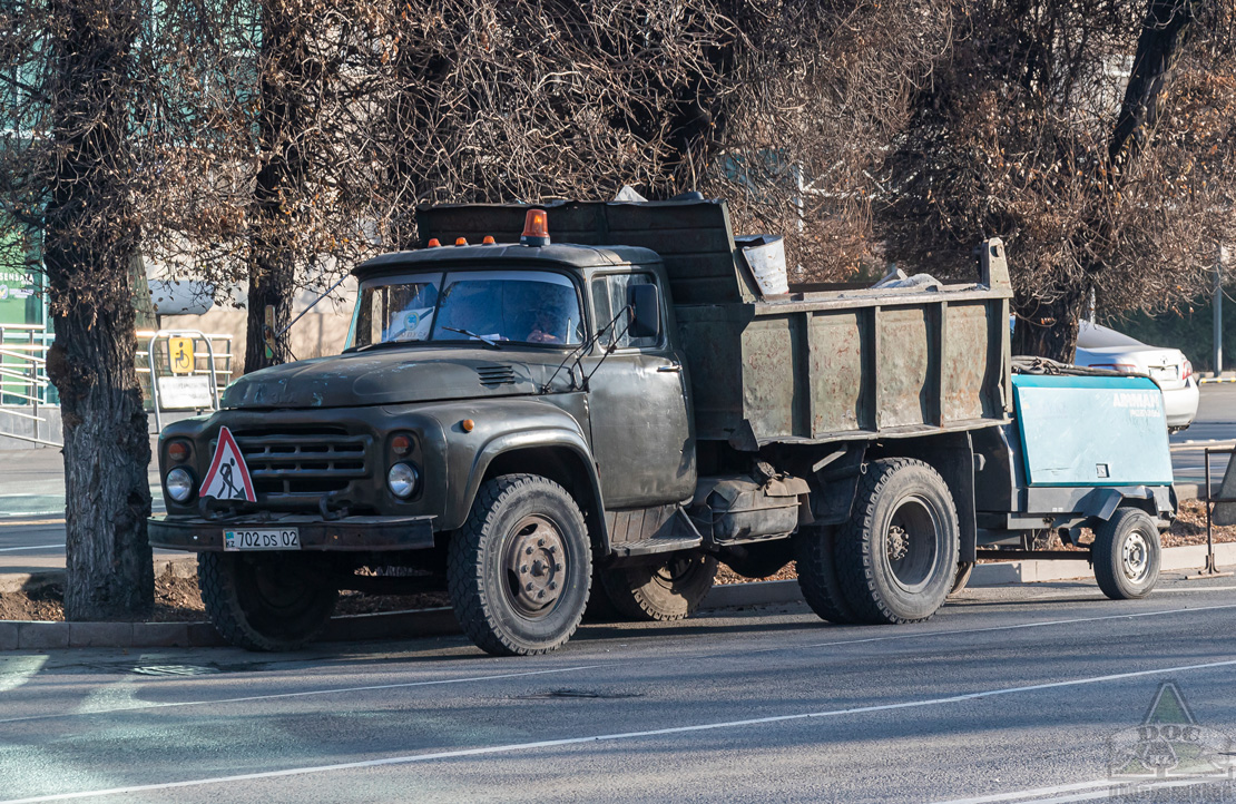 Алматы, № 702 DS 02 — ЗИЛ-495810