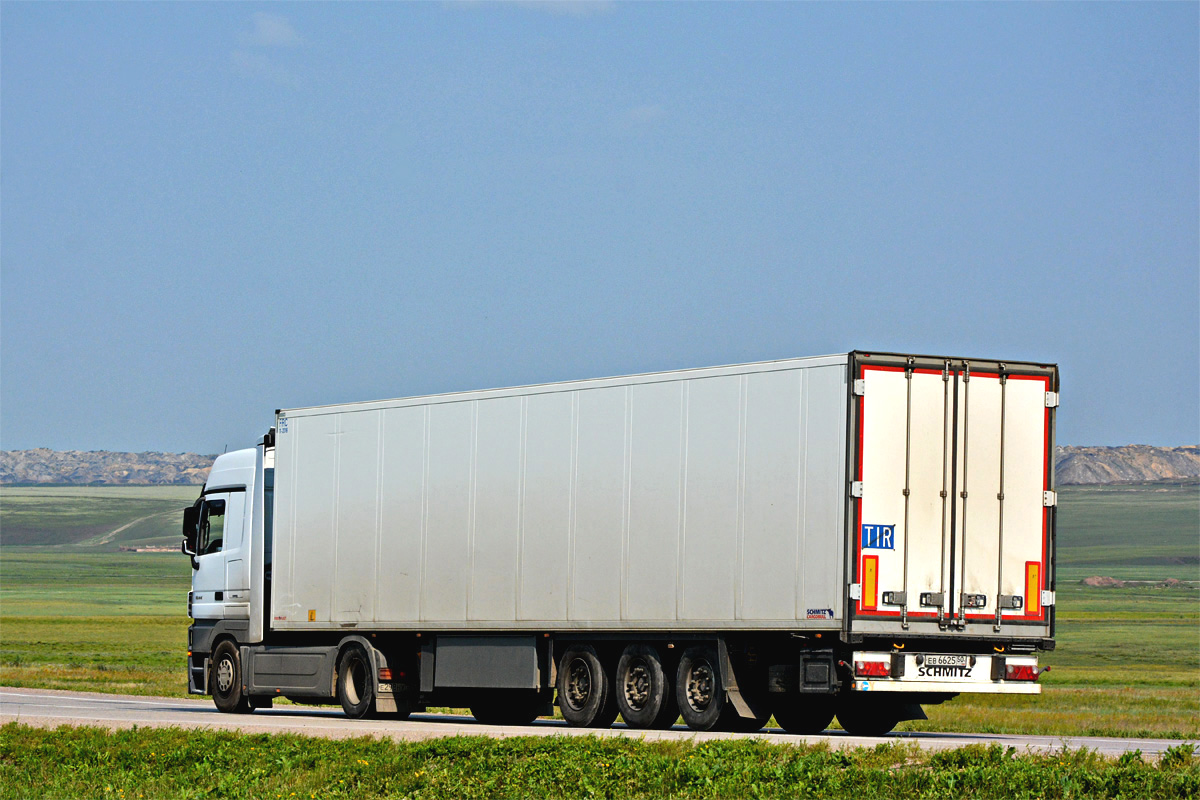Московская область, № ЕВ 6625 50 — Schmitz Cargobull S.KO (SCB*S3B) общ.мод; Новосибирская область, № Е 298 НУ 154 — Mercedes-Benz Actros ('2009) 1844