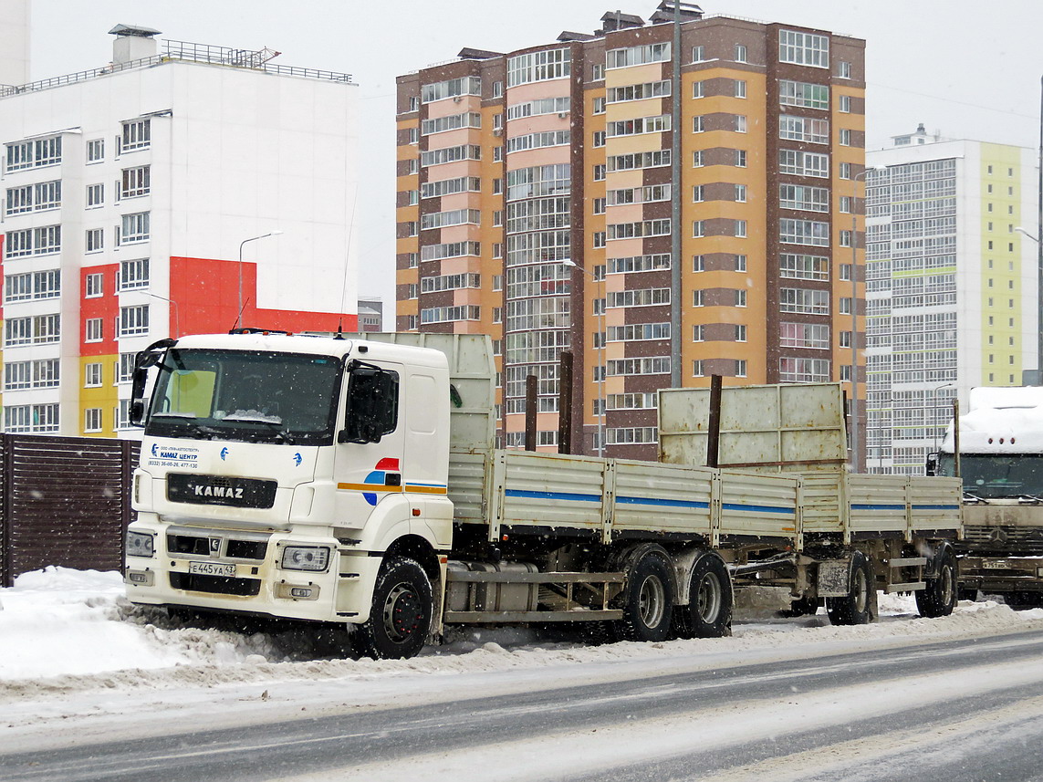 Кировская область, № Е 445 УА 43 — КамАЗ-65207-S5(87)