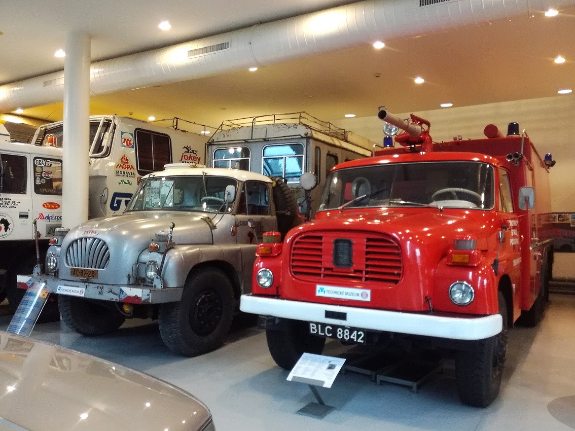 Чехия, № AC 82-20 — Tatra 138; Чехия, № BLC 8842 — Tatra 148