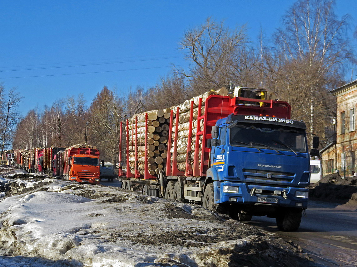 Кировская область, № У 692 ЕН 797 — КамАЗ-43118-RR(76) [431185-R]