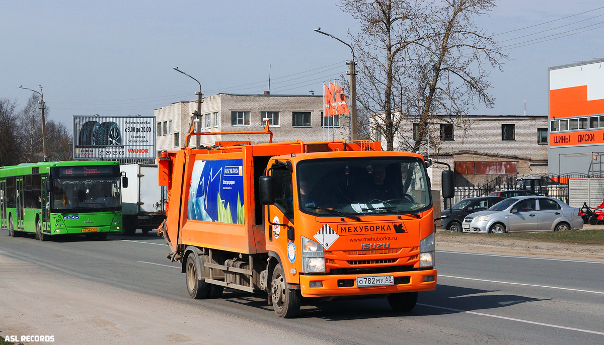 Псковская область, № О 782 МУ 60 — Isuzu NPR75 [Z7X]