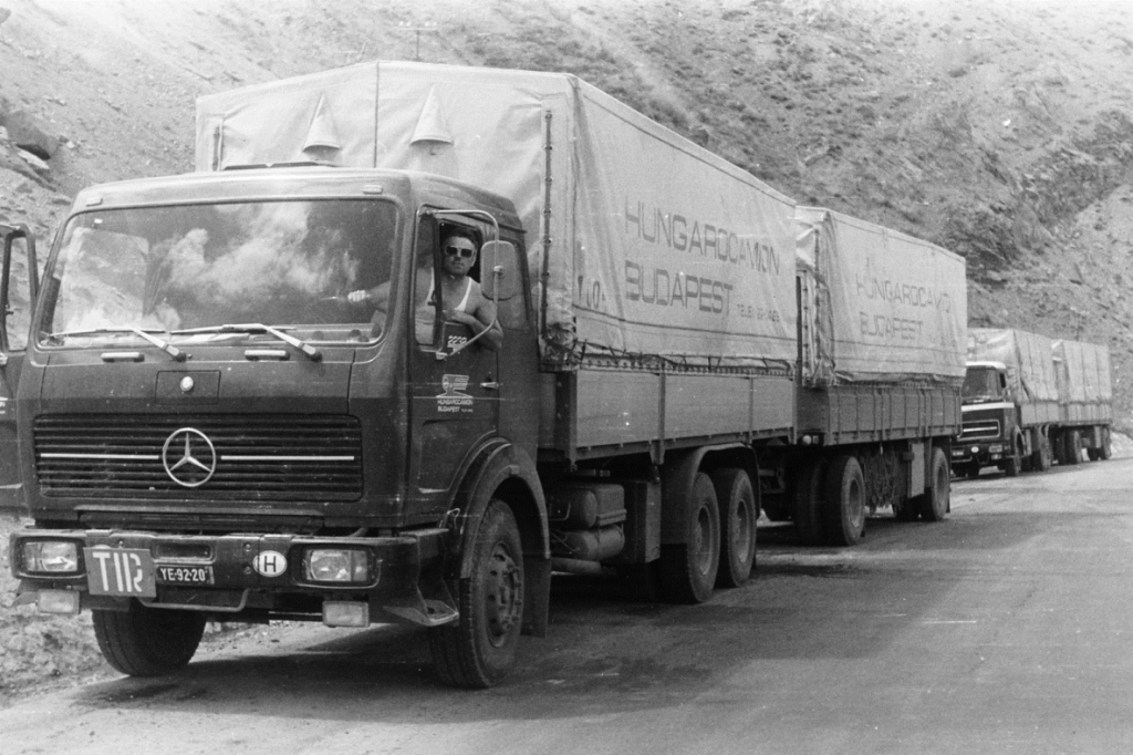 Венгрия, № YE-92-20 — Mercedes-Benz NG (общ. мод.); Иран — Исторические фотографии (Автомобили)