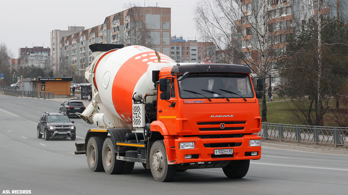 Псковская область, № У 132 РУ 60 — КамАЗ-6520-A5(48)