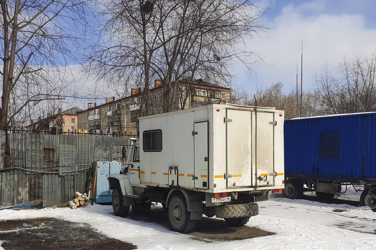Свердловская область, № Т 795 АУ 96 — ГАЗ-33081 «Садко»