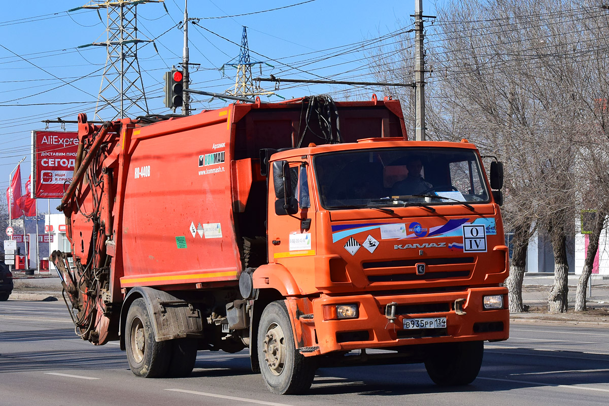 Волгоградская область, № В 935 РР 134 — КамАЗ-53605-L4(19)