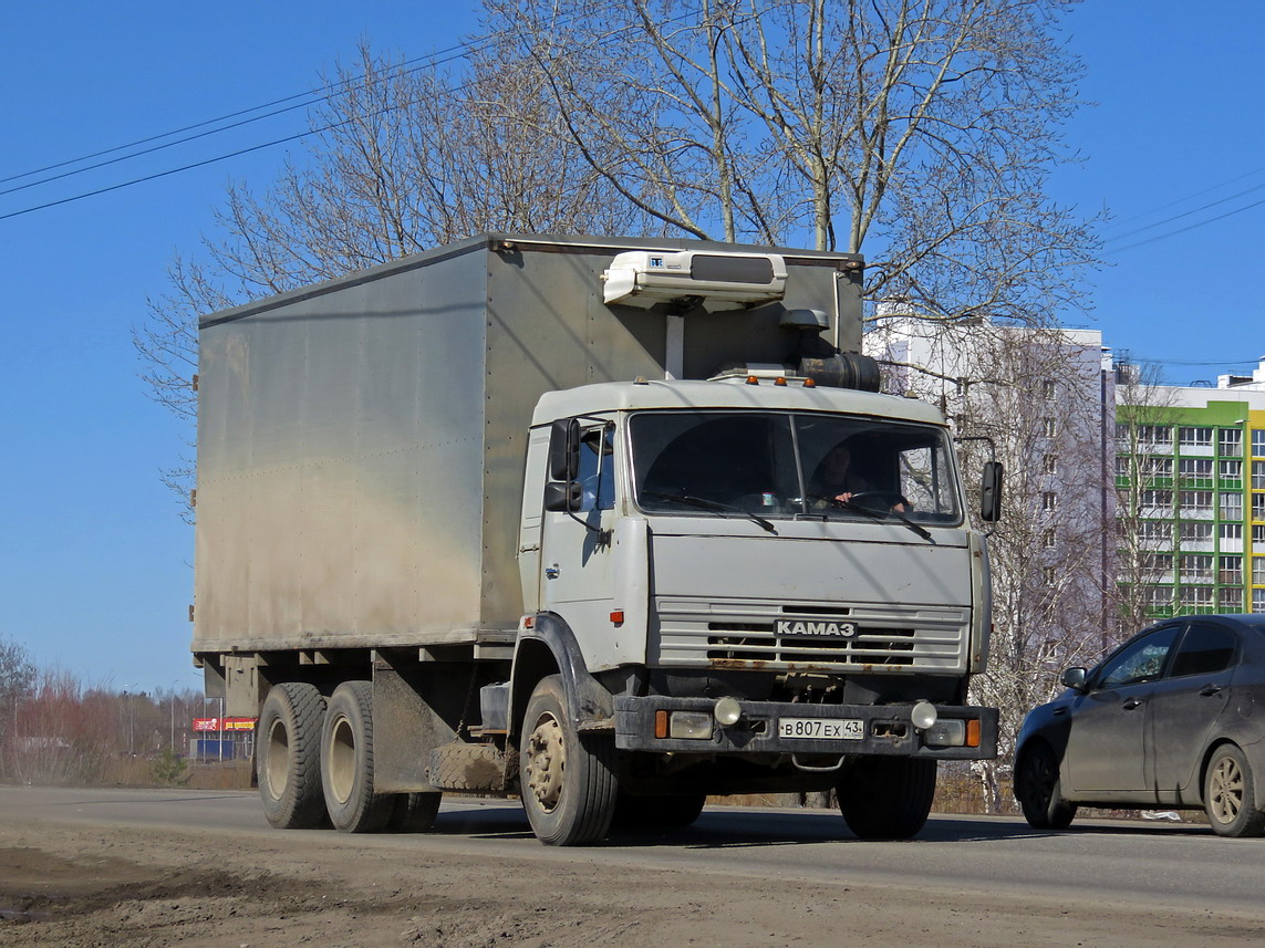Кировская область, № В 807 ЕХ 43 — КамАЗ-53215-15 [53215R]