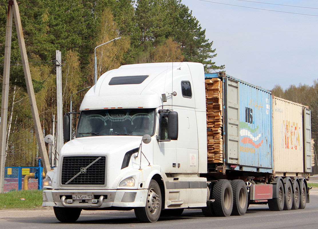 Краснодарский край, № Н 745 РР 123 — Volvo VNL670