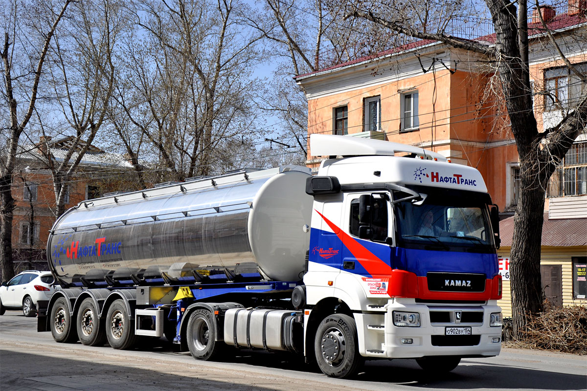 Новосибирская область, № О 902 ВУ 154 — КамАЗ-5490-S5(87)
