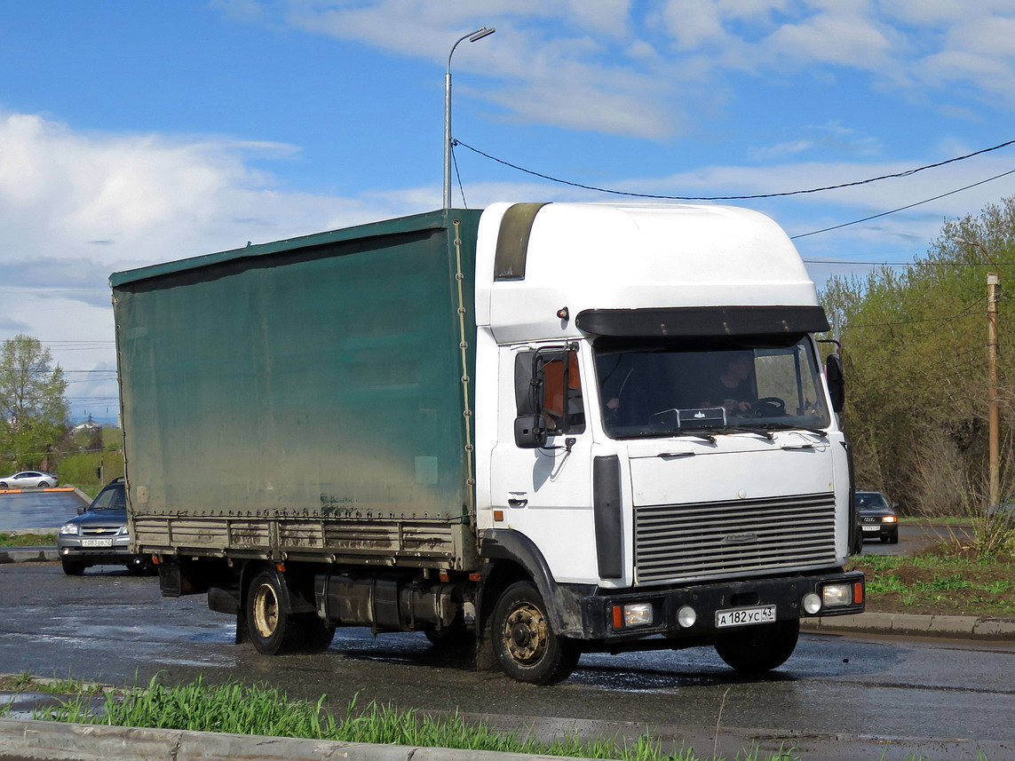 Кировская область, № А 182 УС 43 — МАЗ-437041