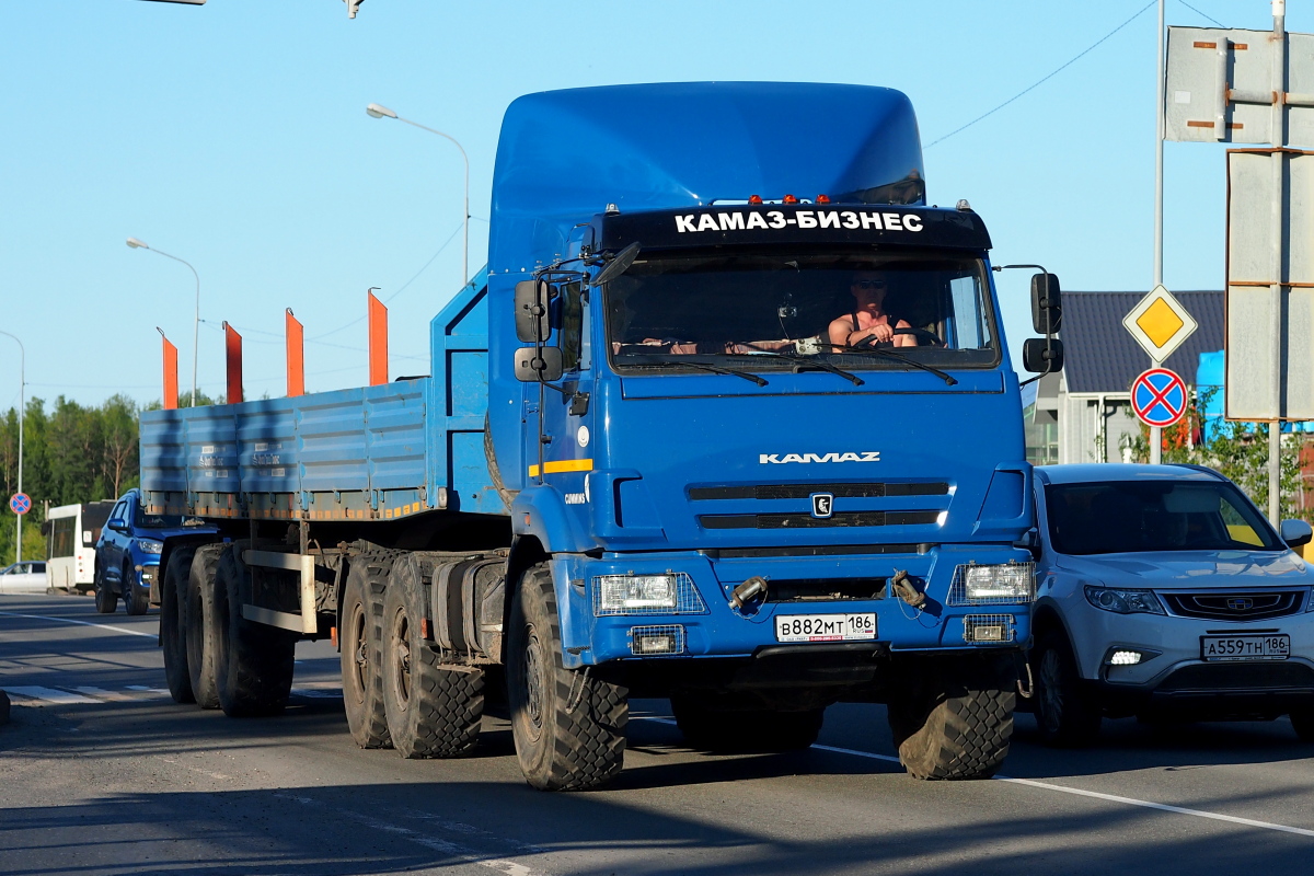 Ханты-Мансийский автоном.округ, № В 882 МТ 186 — КамАЗ-43118-RR(76) [431185-R]