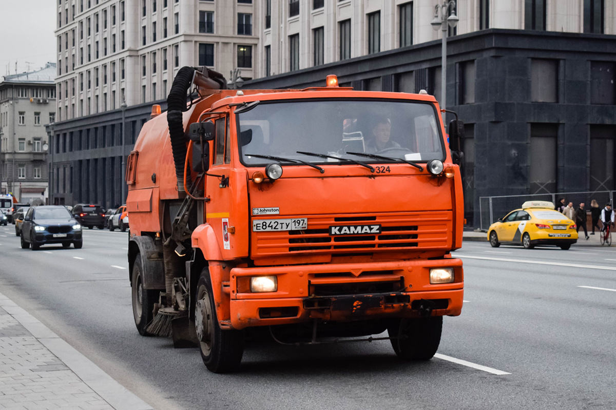 Москва, № 324 — КамАЗ-53605-D3(97)