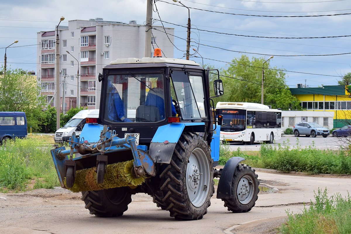 Волгоградская область, № 9032 *Н 34 — Беларус-82.1; Волгоградская область — Спецтехника с нечитаемыми на фото номерами
