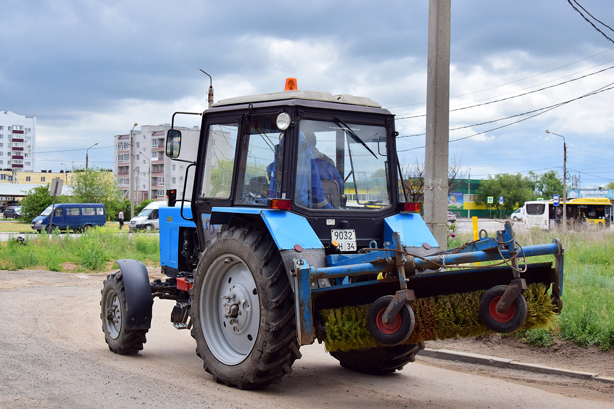Волгоградская область, № 9032 *Н 34 — Беларус-82.1; Волгоградская область — Спецтехника с нечитаемыми на фото номерами