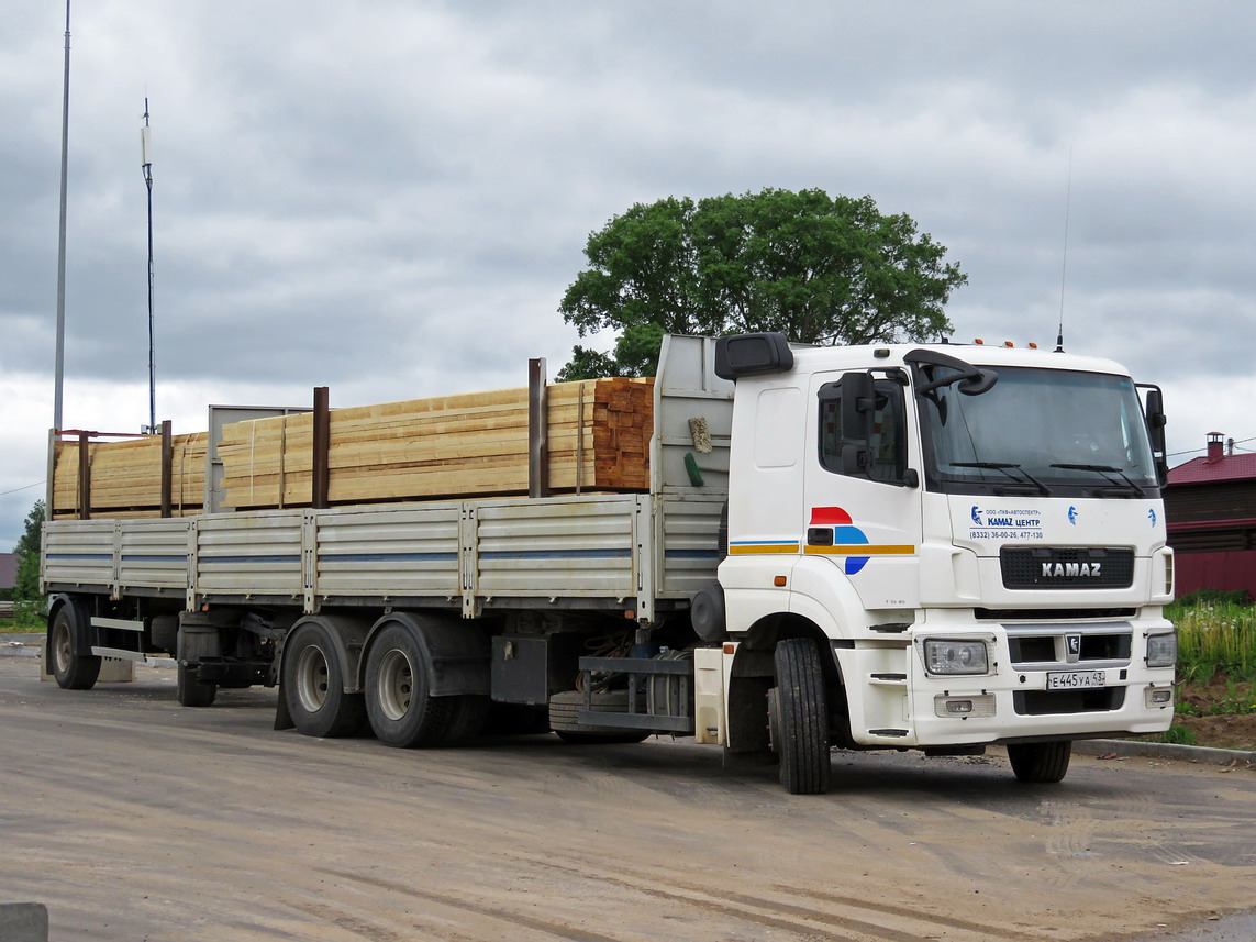 Кировская область, № Е 445 УА 43 — КамАЗ-65207-S5(87)