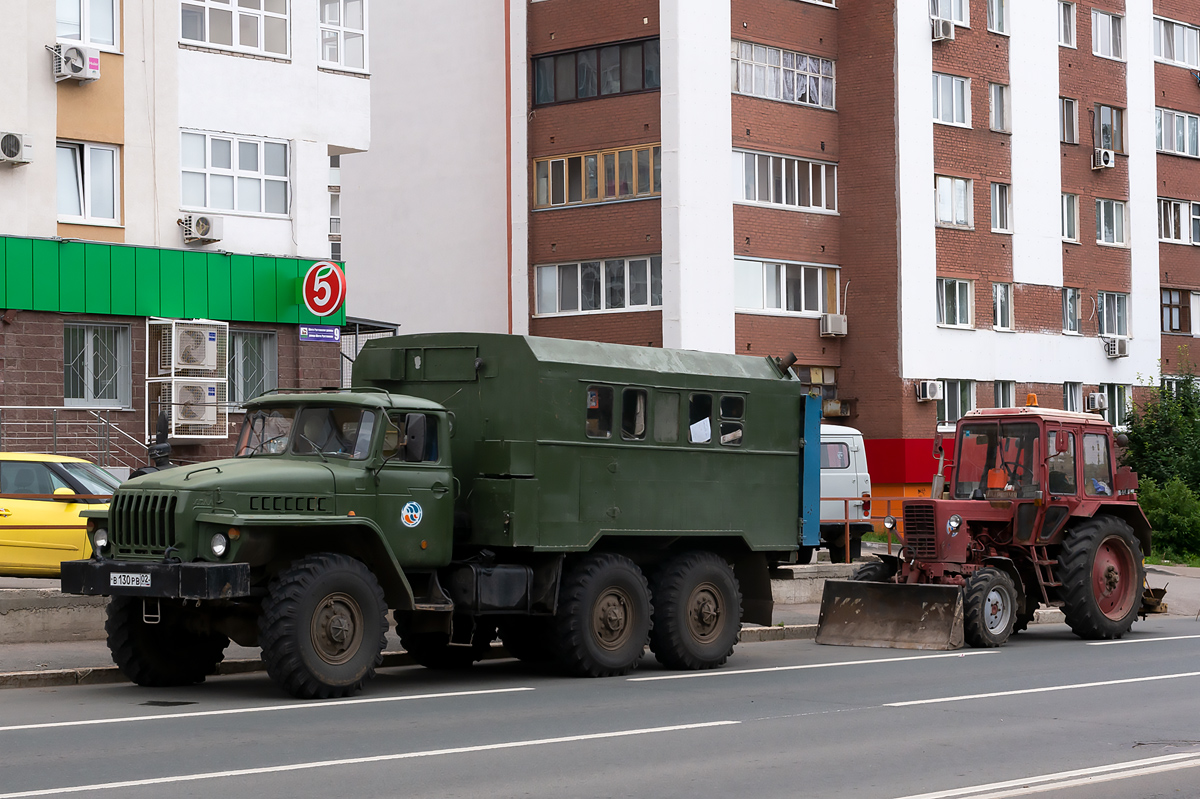 Башкортостан, № В 130 РВ 02 — Урал-4320-10; Башкортостан, № 7688 ВС 02 — МТЗ-82