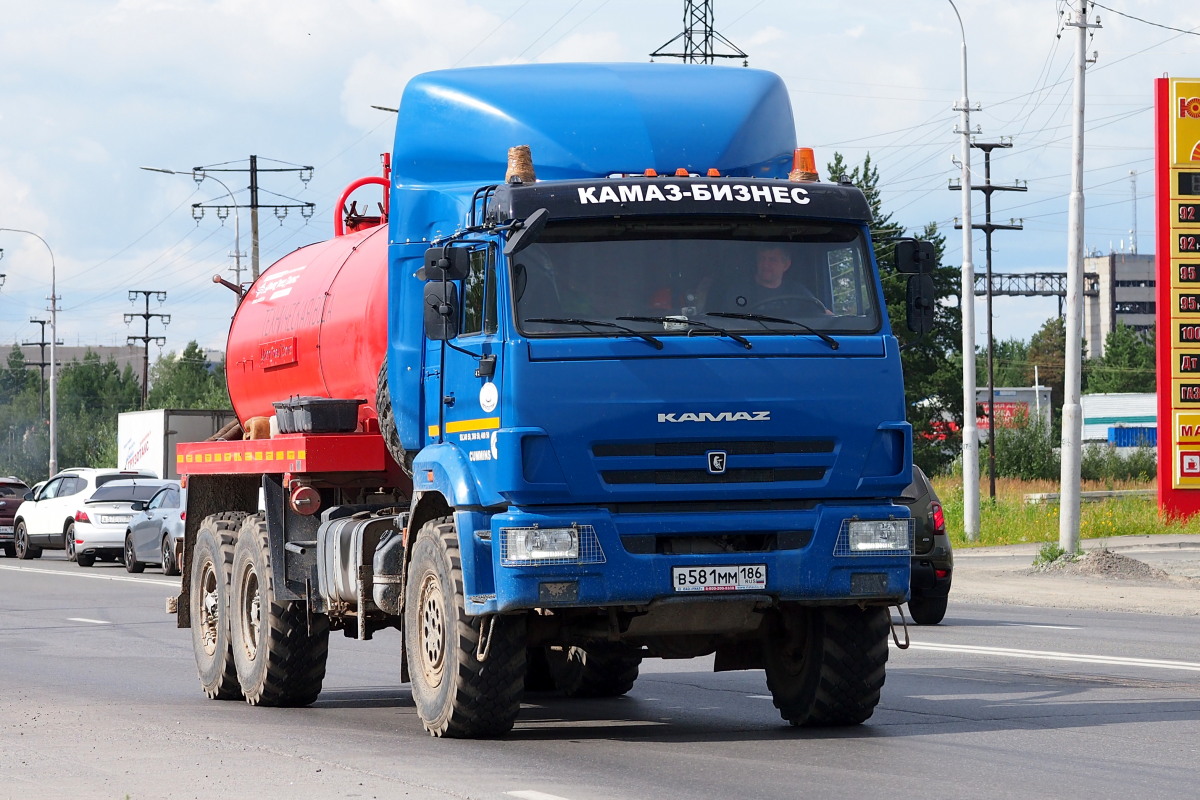 Ханты-Мансийский автоном.округ, № В 581 ММ 186 — КамАЗ-43118-RR(76) [431185-R]
