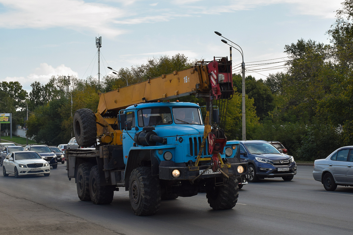 Алтайский край, № А 572 СА 122 — Урал-5557-40