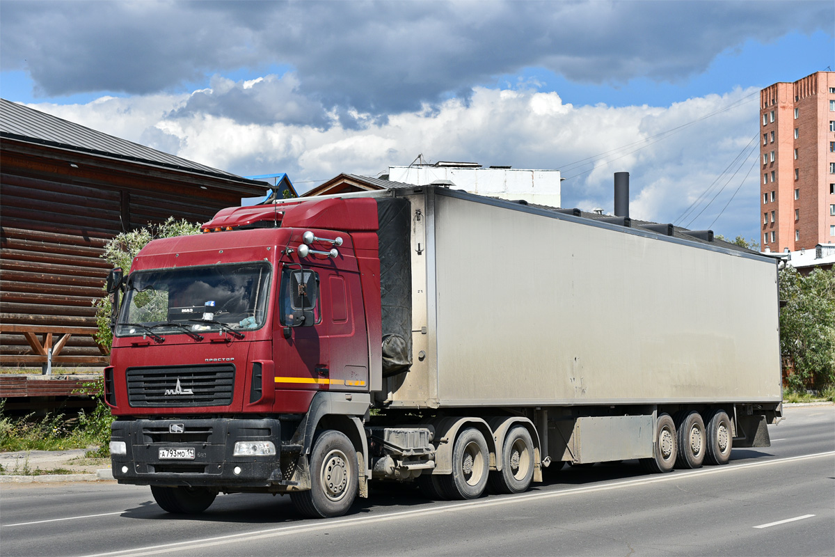Саха (Якутия), № А 793 МО 14 — МАЗ-643019; Саха (Якутия), № АЕ 9010 14 — Krone SDR 27 Cool Liner