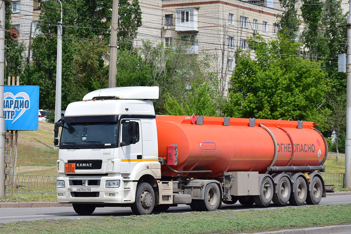 Волгоградская область, № Е 675 ХС 134 — КамАЗ-5490-S5(87)