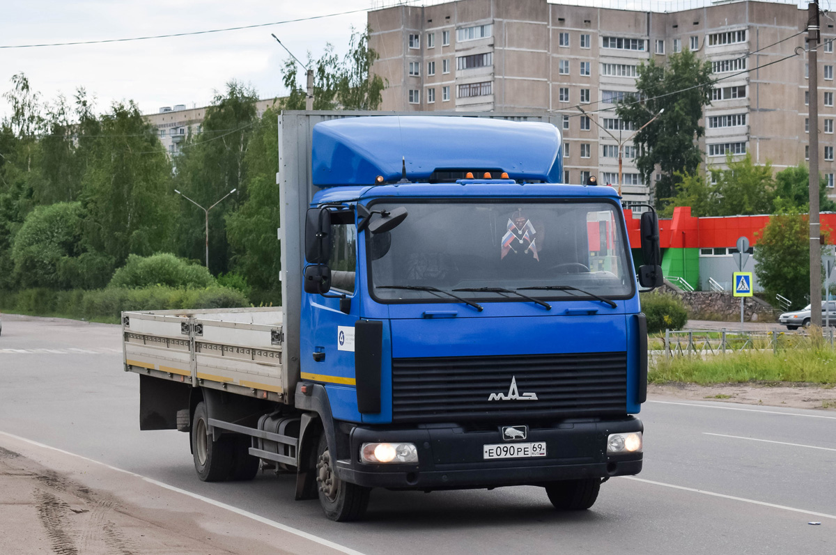 Тверская область, № Е 090 РЕ 69 — МАЗ-437130