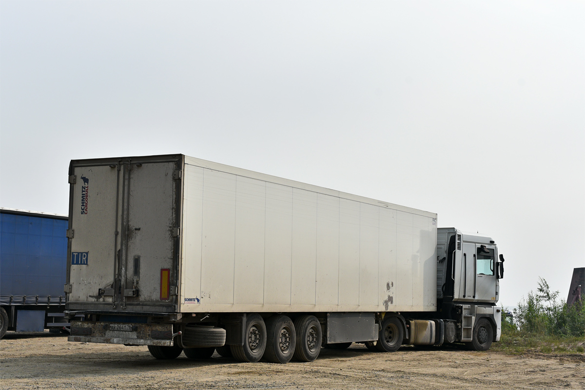 Дагестан, № Р 272 УМ 05 — Renault Magnum ('2005); Дагестан, № АХ 2641 78 — Schmitz Cargobull S.KO (SCB*S3B) общ.мод